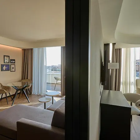 Radisson Blu Hotel, Choruslife Szálloda 4*