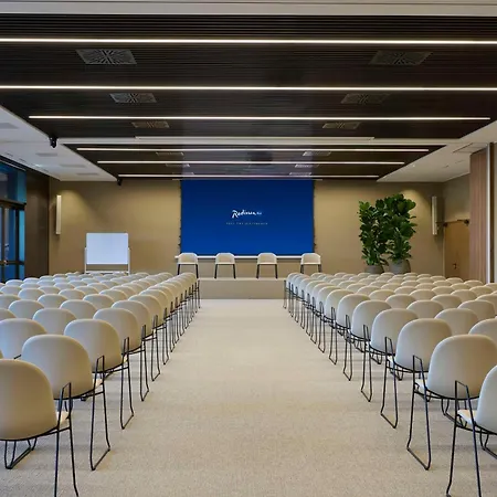 Radisson Blu Hotel, Choruslife 4*