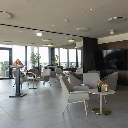 Radisson Blu Hotel, Choruslife