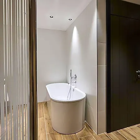 Radisson Blu Hotel, Choruslife 4*